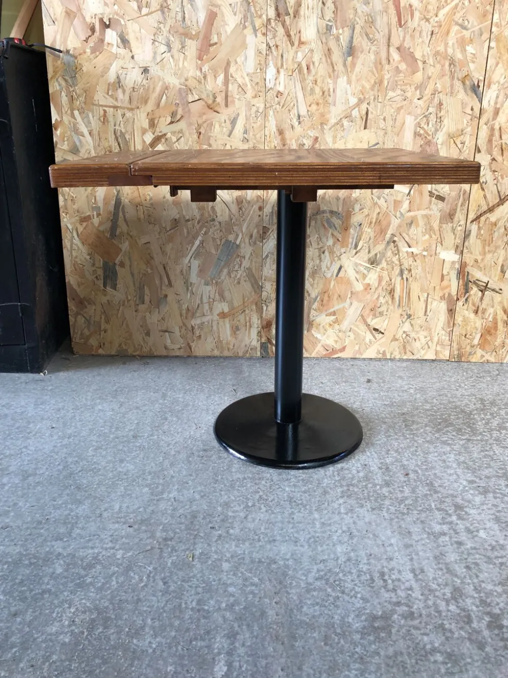 Ancienne table de bistrot pied fonte noir