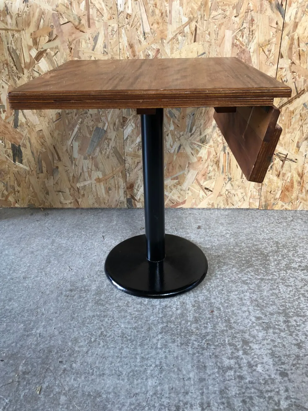 Ancienne table de bistrot pied fonte noir