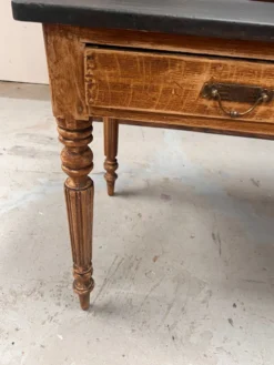 Ancienne table de cuisine