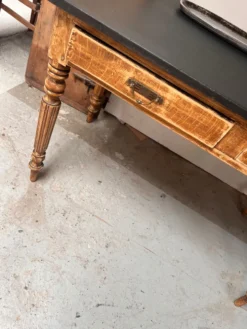 Ancienne table de cuisine