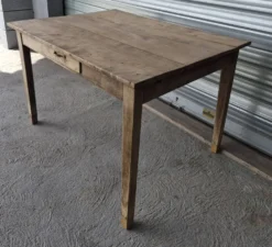 Ancienne table de ferme avec ses 2 rallonges et ses pieds rehaussés