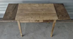 Ancienne table de ferme avec ses 2 rallonges et ses pieds rehaussés