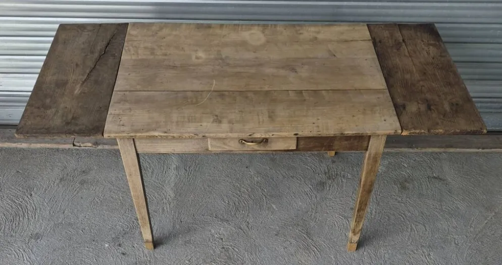Ancienne table de ferme avec ses 2 rallonges et ses pieds rehaussés