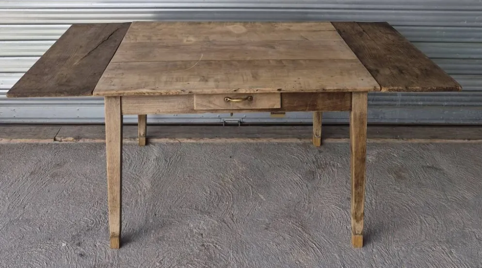 Ancienne table de ferme avec ses 2 rallonges et ses pieds rehaussés
