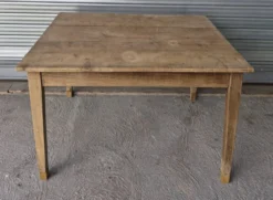 Ancienne table de ferme avec ses 2 rallonges et ses pieds rehaussés