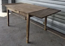 Ancienne table de ferme avec ses 2 rallonges et ses pieds rehaussés