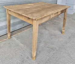 Ancienne table de ferme avec ses 2 rallonges et ses pieds rehaussés