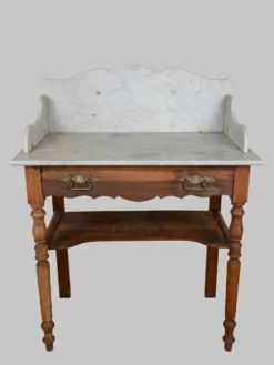 Ancienne table de toilette