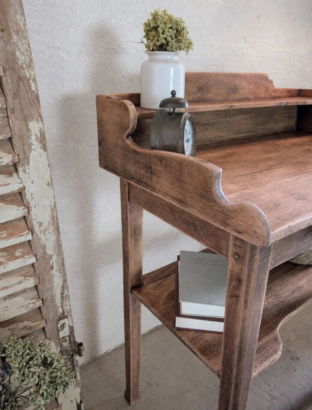 Ancienne table de toilette rénovée