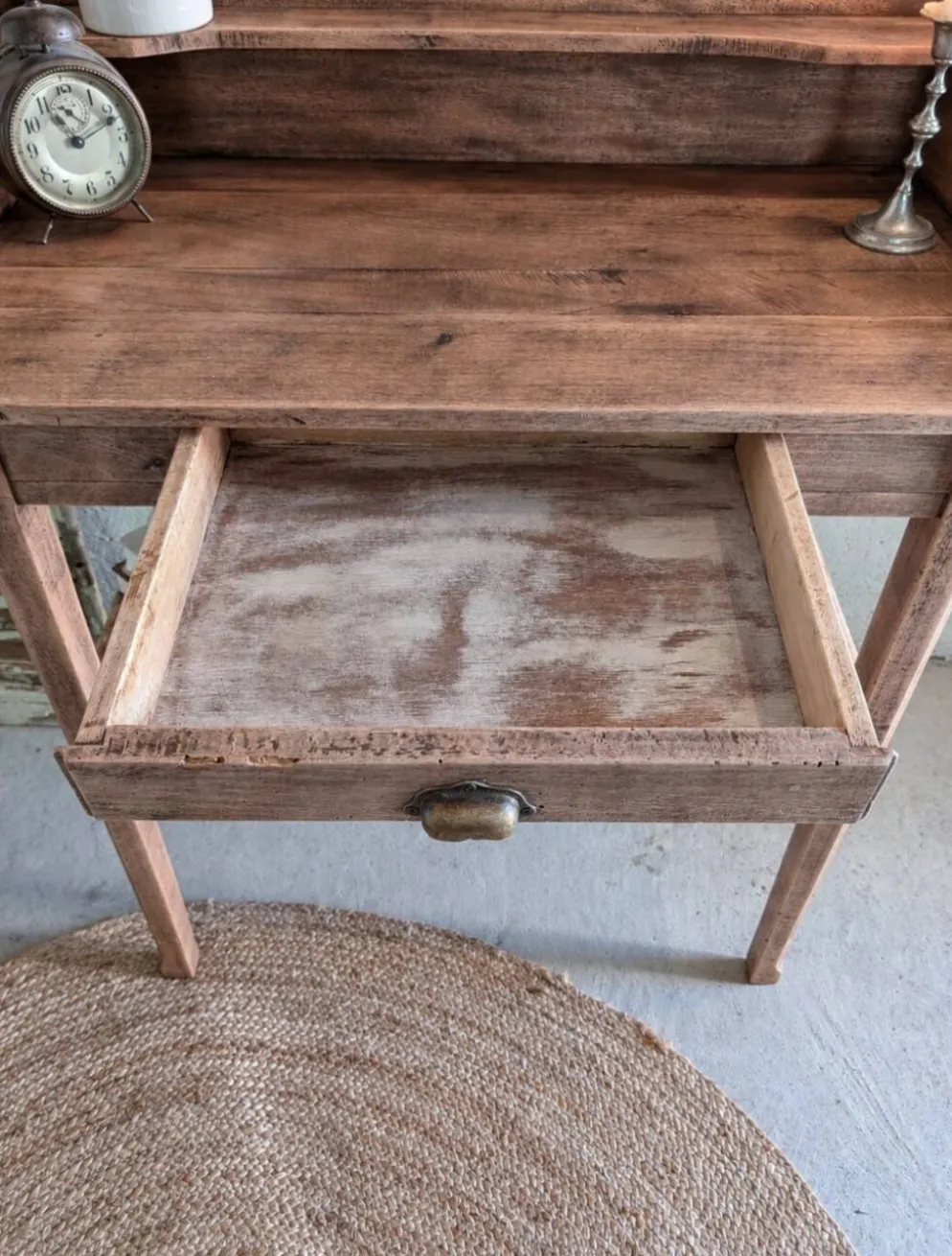 Ancienne table de toilette rénovée