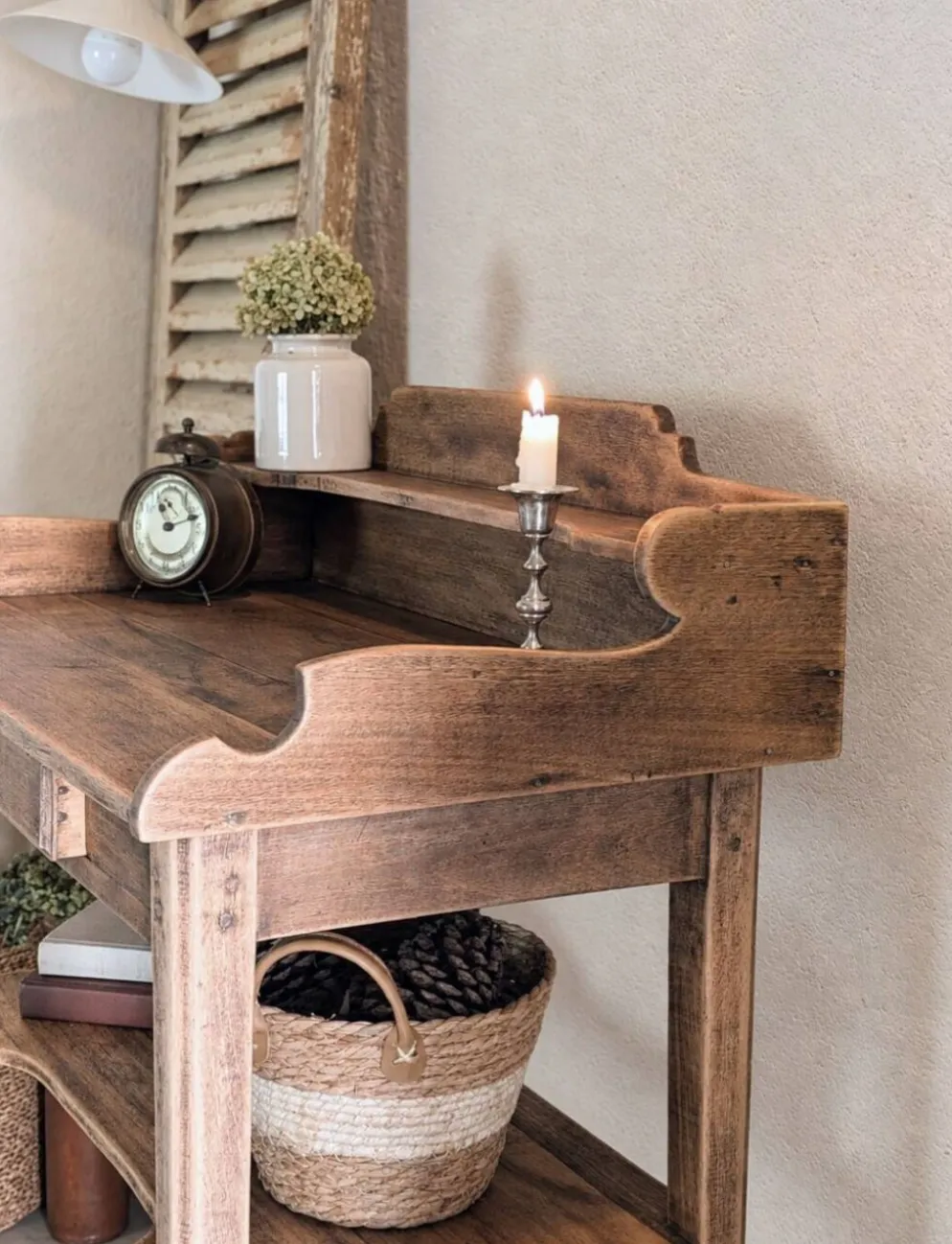 Ancienne table de toilette rénovée
