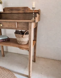 Ancienne table de toilette rénovée