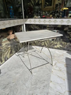 Ancienne table pliante