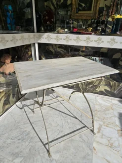 Ancienne table pliante