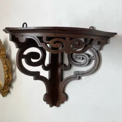 Ancienne étagère d’angle en bois ajouré mp