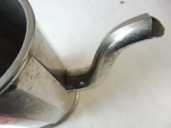 Ancienne verseuse en métal et bois, vintage