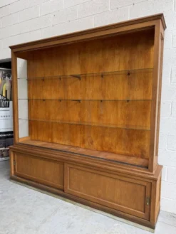 Ancienne vitrine de pharmacie