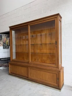 Ancienne vitrine de pharmacie