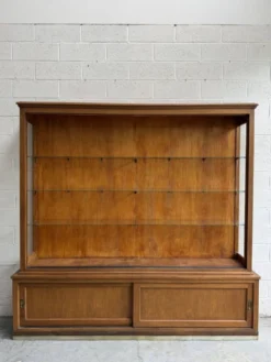 Ancienne vitrine de pharmacie