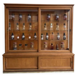 Ancienne vitrine de pharmacie