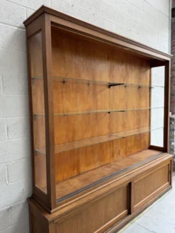 Ancienne vitrine de pharmacie