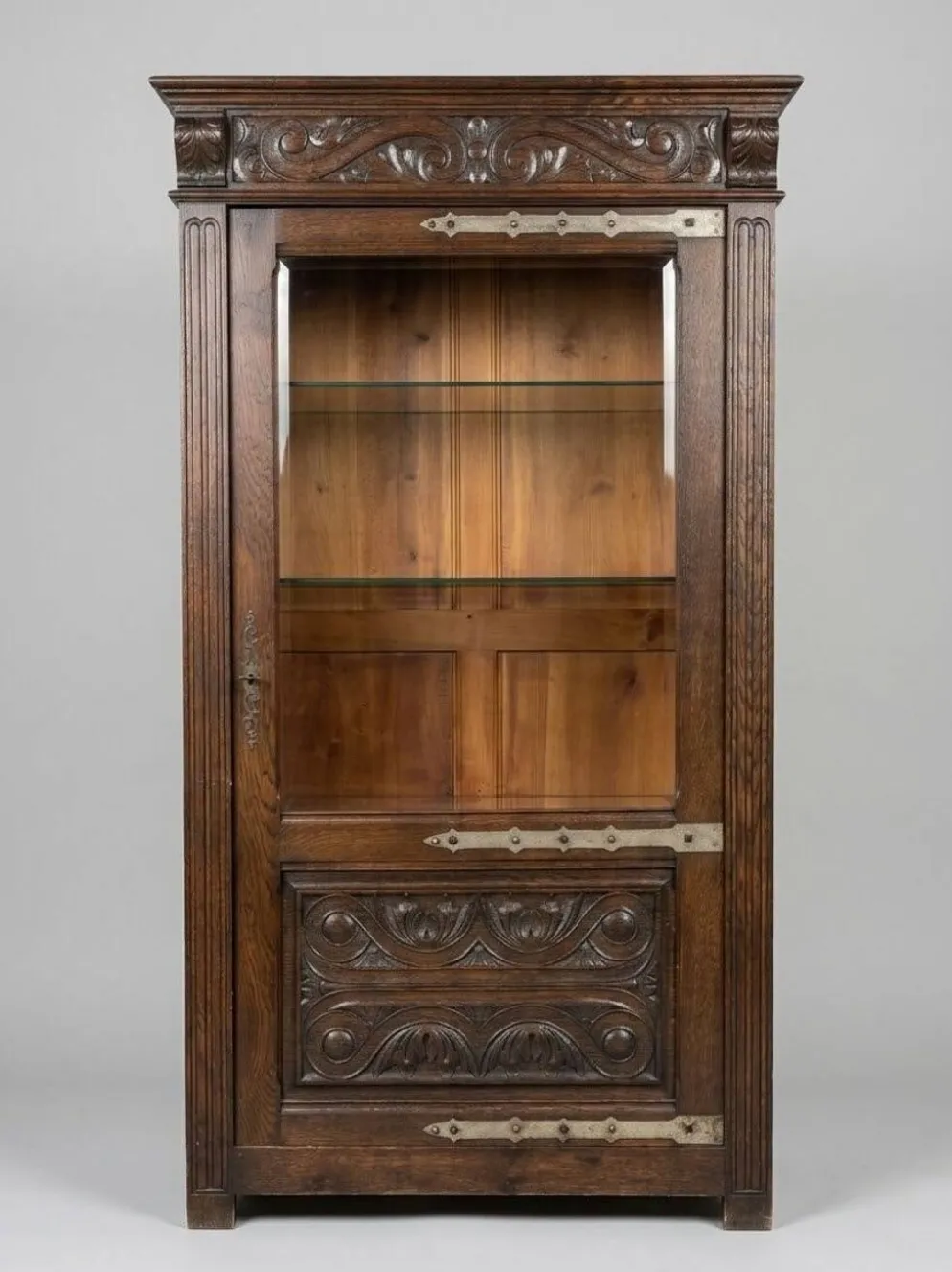Ancienne vitrine en chêne, massif, de style, renaissance, espagnol, sculpture et fer forger