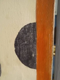 Ancien paravent, retapissé en lin avec peinture décorative récente