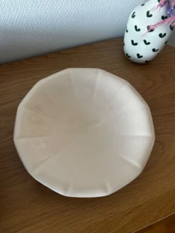 Ancien petit plat creux de présentation Digoin Sarreguemines rose pâle