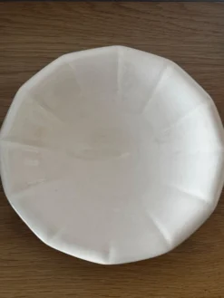 Ancien petit plat creux de présentation Digoin Sarreguemines rose pâle