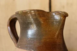 Ancien pichet bicolore en terre cuite, fin XIXème