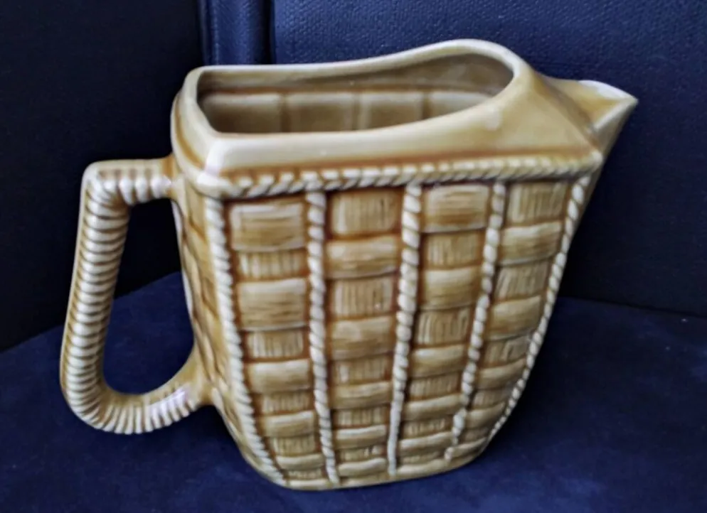Ancien pichet , cruche à eau en céramique 750 ml