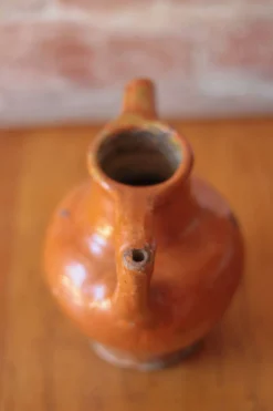 Ancien Pichet Orjol en terre cuite émaillé orange Sud Ouest France XIXe