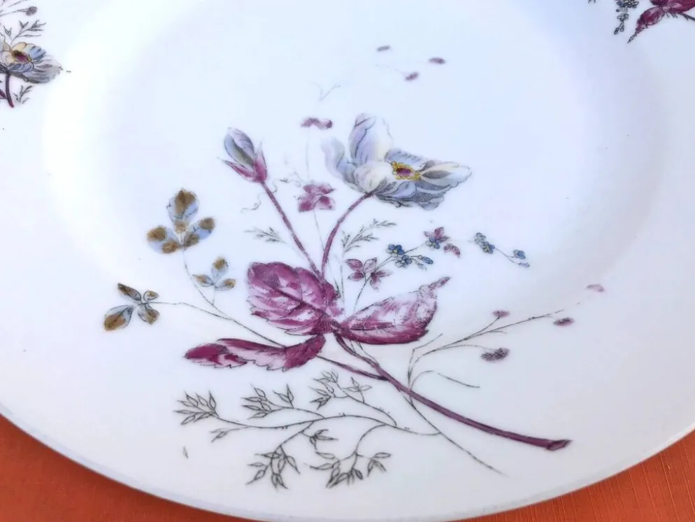 Ancien plat creux porcelaine blanche à décor floral