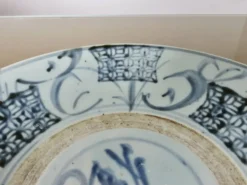 Ancien plat en porcelaine de Chine, dynastie Ming