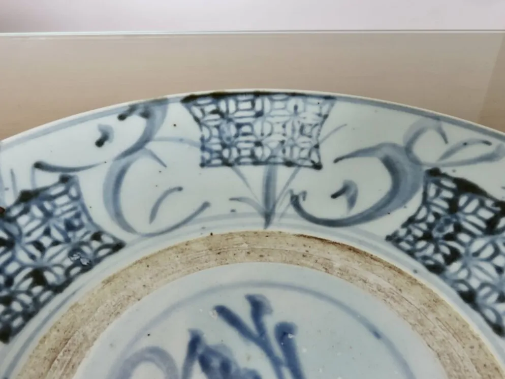 Ancien plat en porcelaine de Chine, dynastie Ming