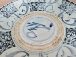 Ancien plat en porcelaine de Chine, dynastie Ming