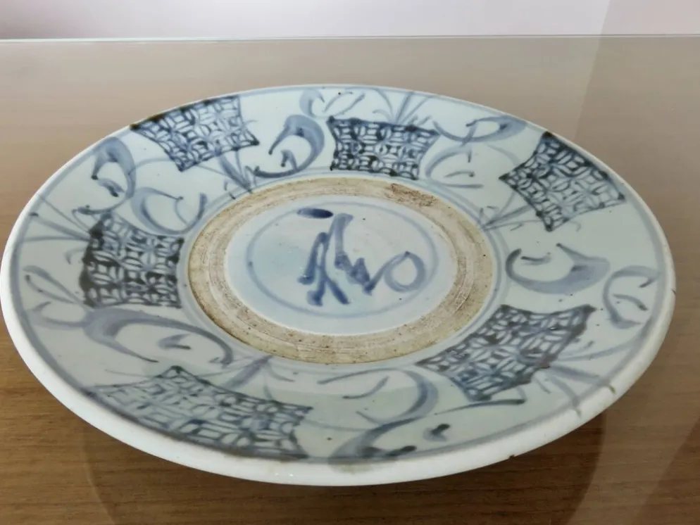 Ancien plat en porcelaine de Chine, dynastie Ming
