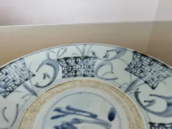 Ancien plat en porcelaine de Chine, dynastie Ming