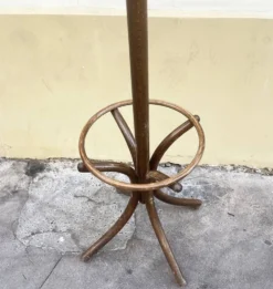 Ancien porte manteau perroquet en bois courbé – style Thonet