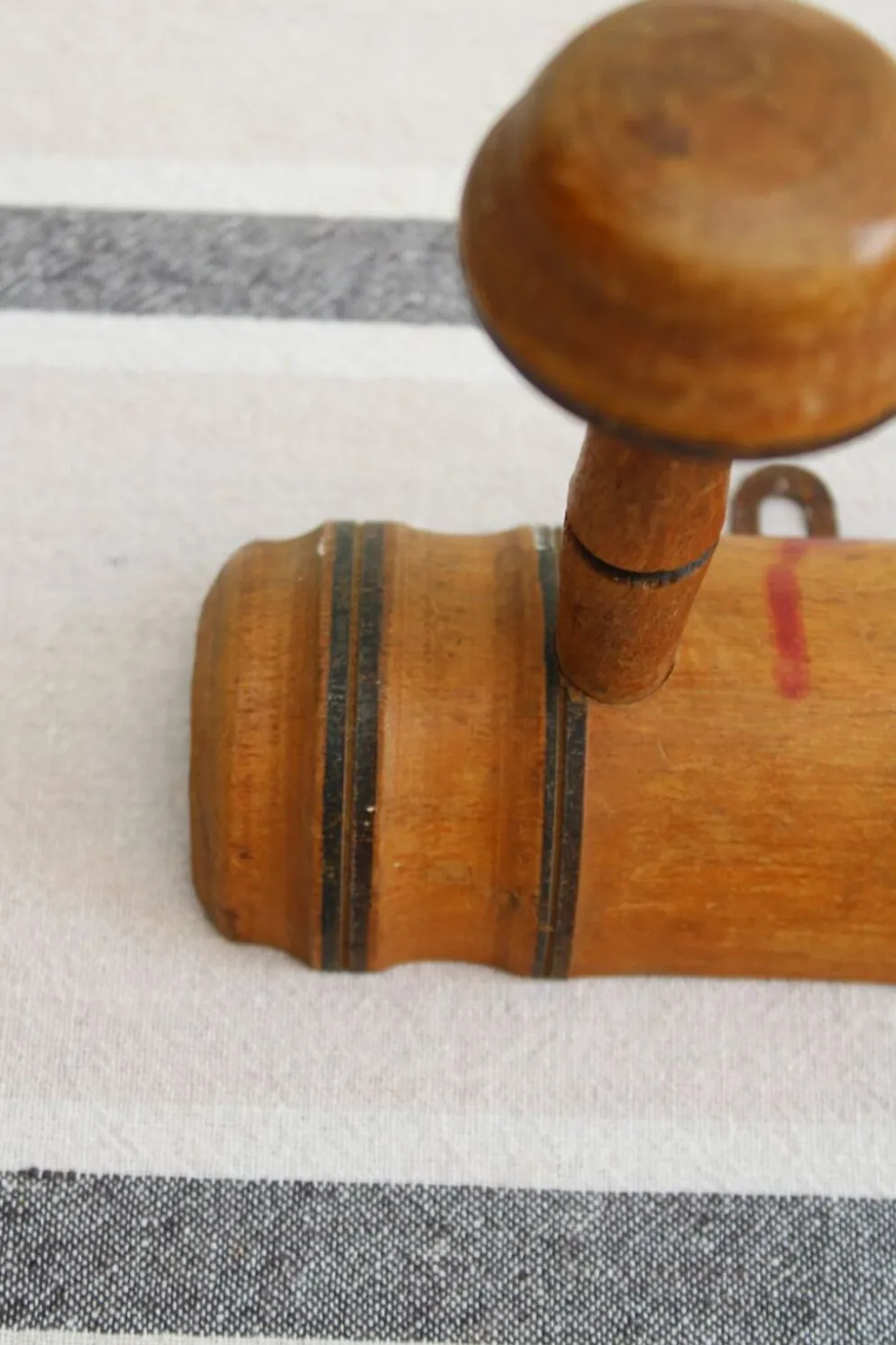 Ancien porte-manteaux en bois