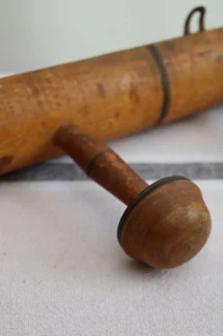 Ancien porte-manteaux en bois