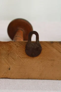 Ancien porte-manteaux en bois