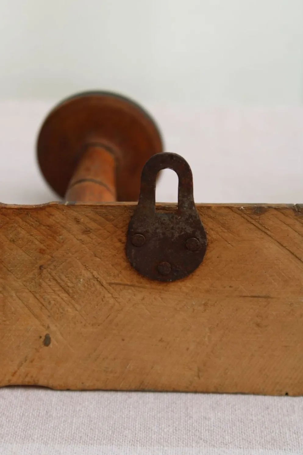 Ancien porte-manteaux en bois