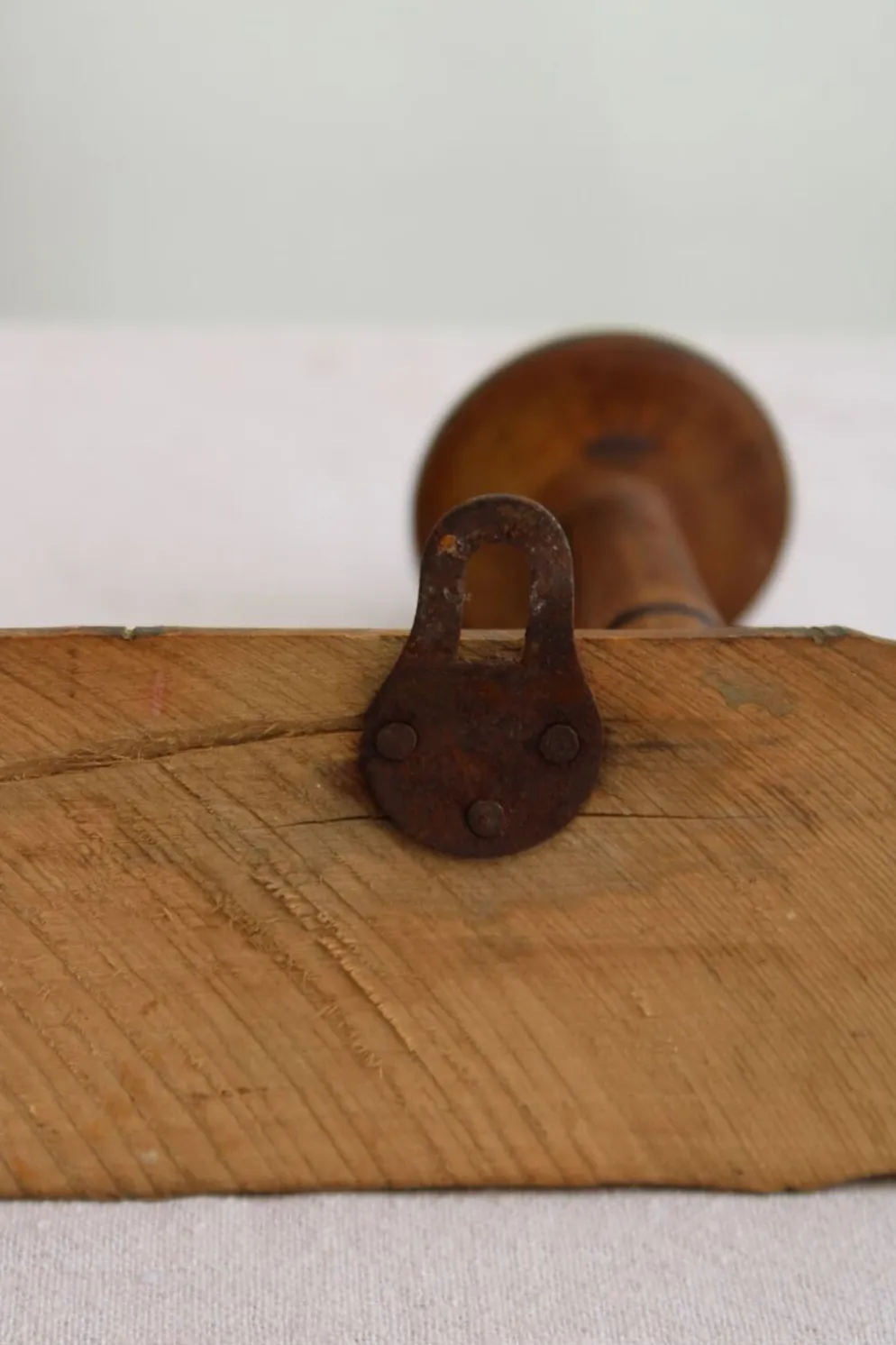 Ancien porte-manteaux en bois