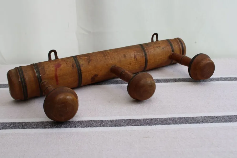 Ancien porte-manteaux en bois
