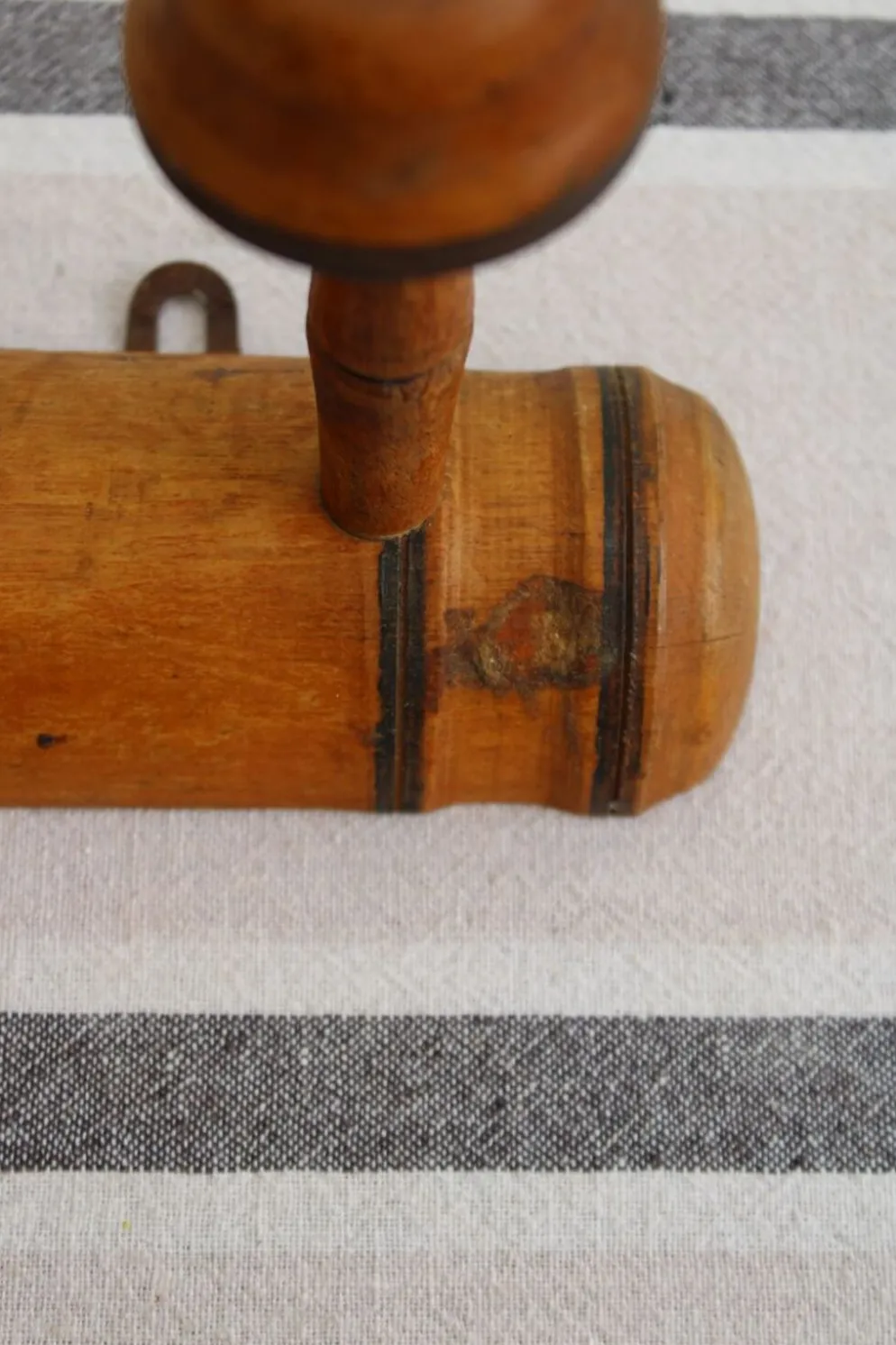 Ancien porte-manteaux en bois