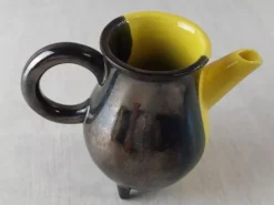 Ancien pot à lait, en céramique bicolore, Luc Lucchesi, de Vallauris