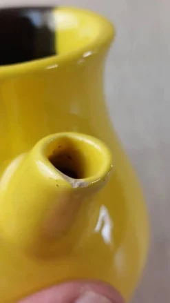 Ancien pot à lait, en céramique bicolore, Luc Lucchesi, de Vallauris