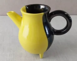 Ancien pot à lait, en céramique bicolore, Luc Lucchesi, de Vallauris