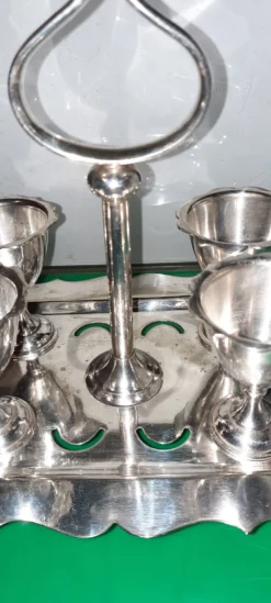 Ancien présentoir à œufs ou cocotiers